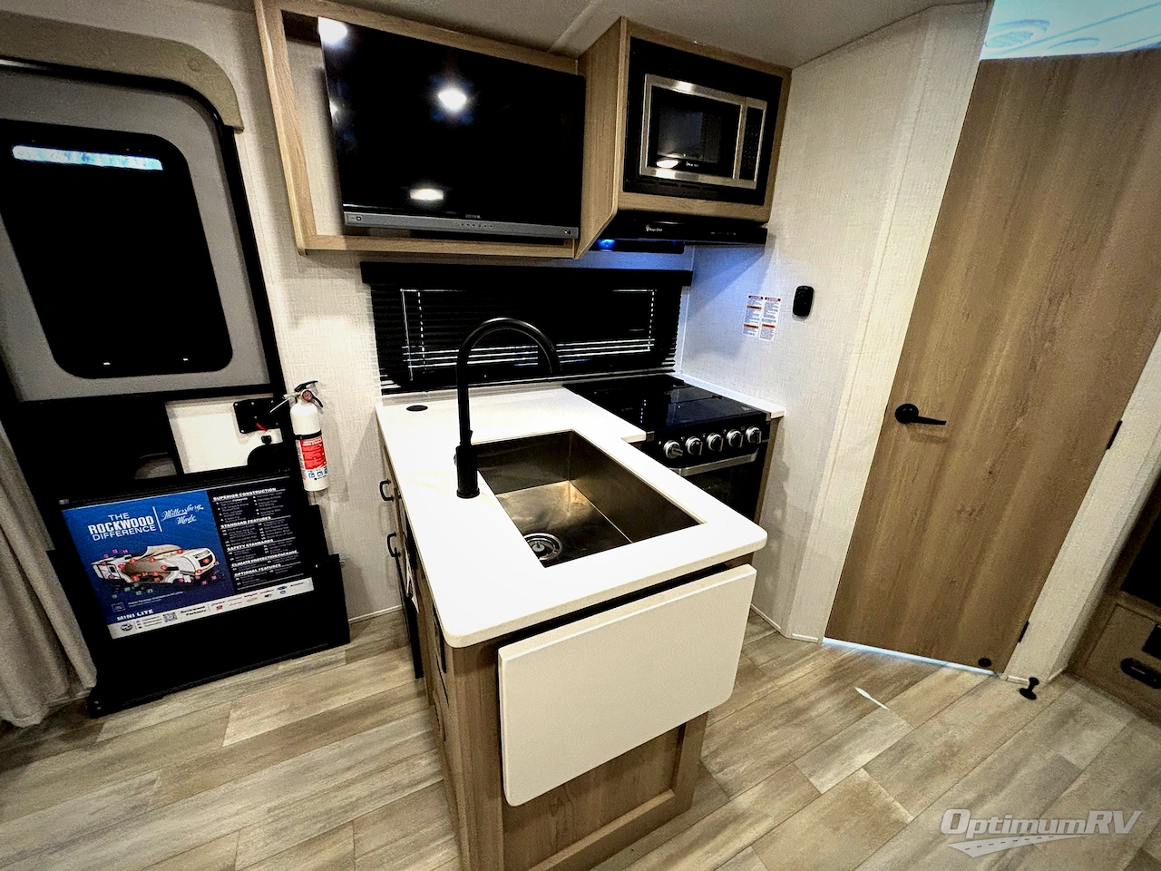 2024 Forest River Rockwood Mini Lite 2109S Photo 9