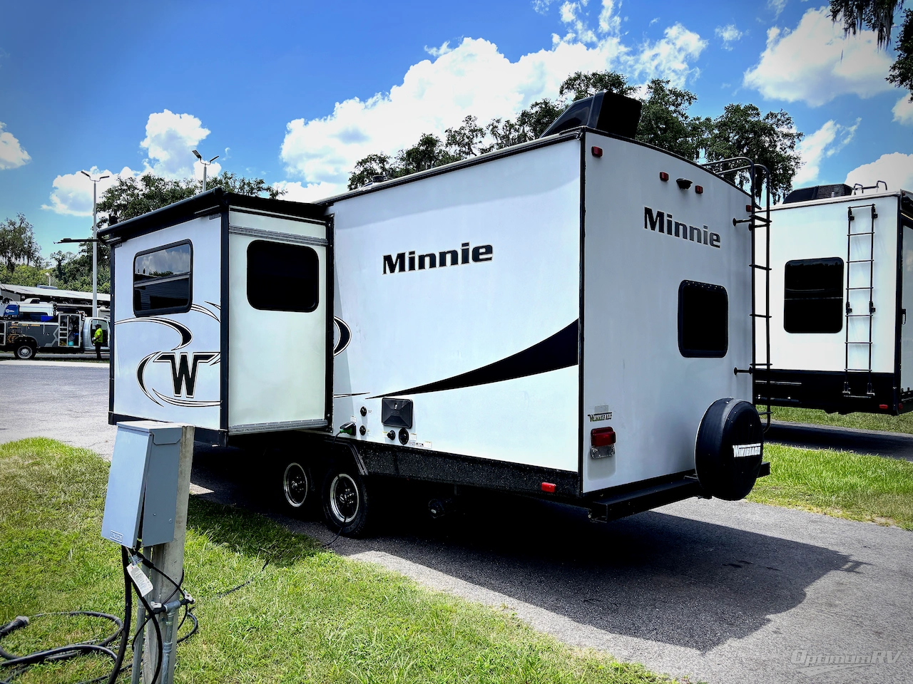 2019 Winnebago Towables Minnie 2455BHS Photo 3