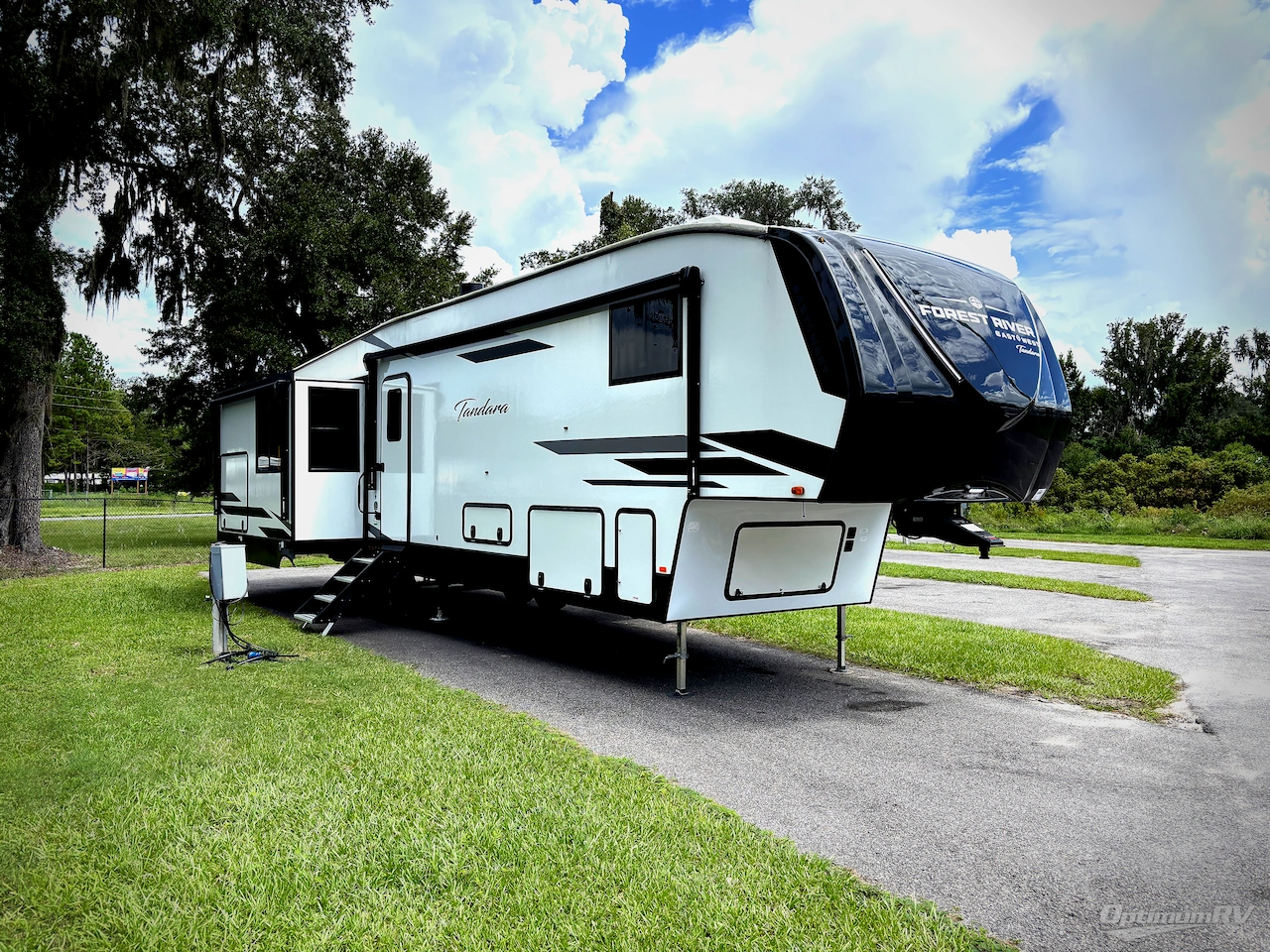 2025 East To West Tandara 386MB-OK Photo 1