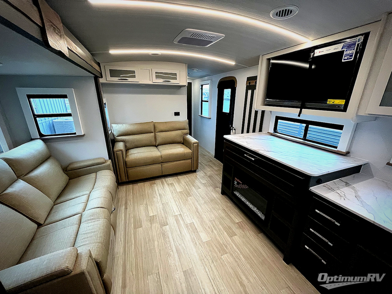 2025 Keystone Bullet Crossfire 270RKS Photo 6