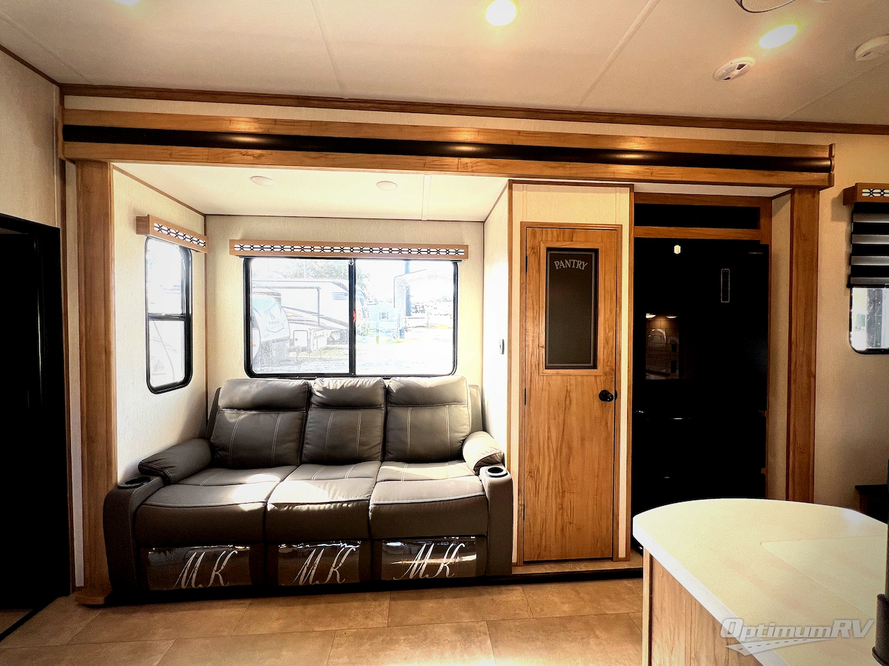 2023 Forest River Vengeance Rogue Armored VGF4007G2 Photo 6