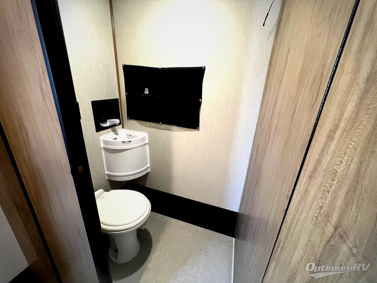 2023 Forest River Vengeance Rogue Armored VGF4007G2 Photo 18