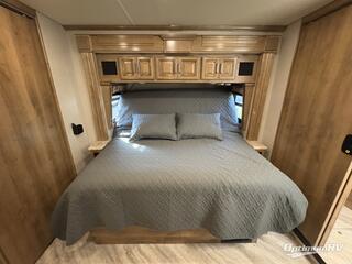 2019 Fleetwood Pace Arrow LXE 38K RV Photo 4