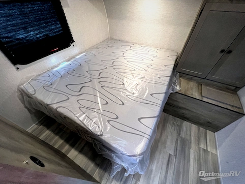 2026 Sunset Park Sun Lite 27WQB RV Photo 4