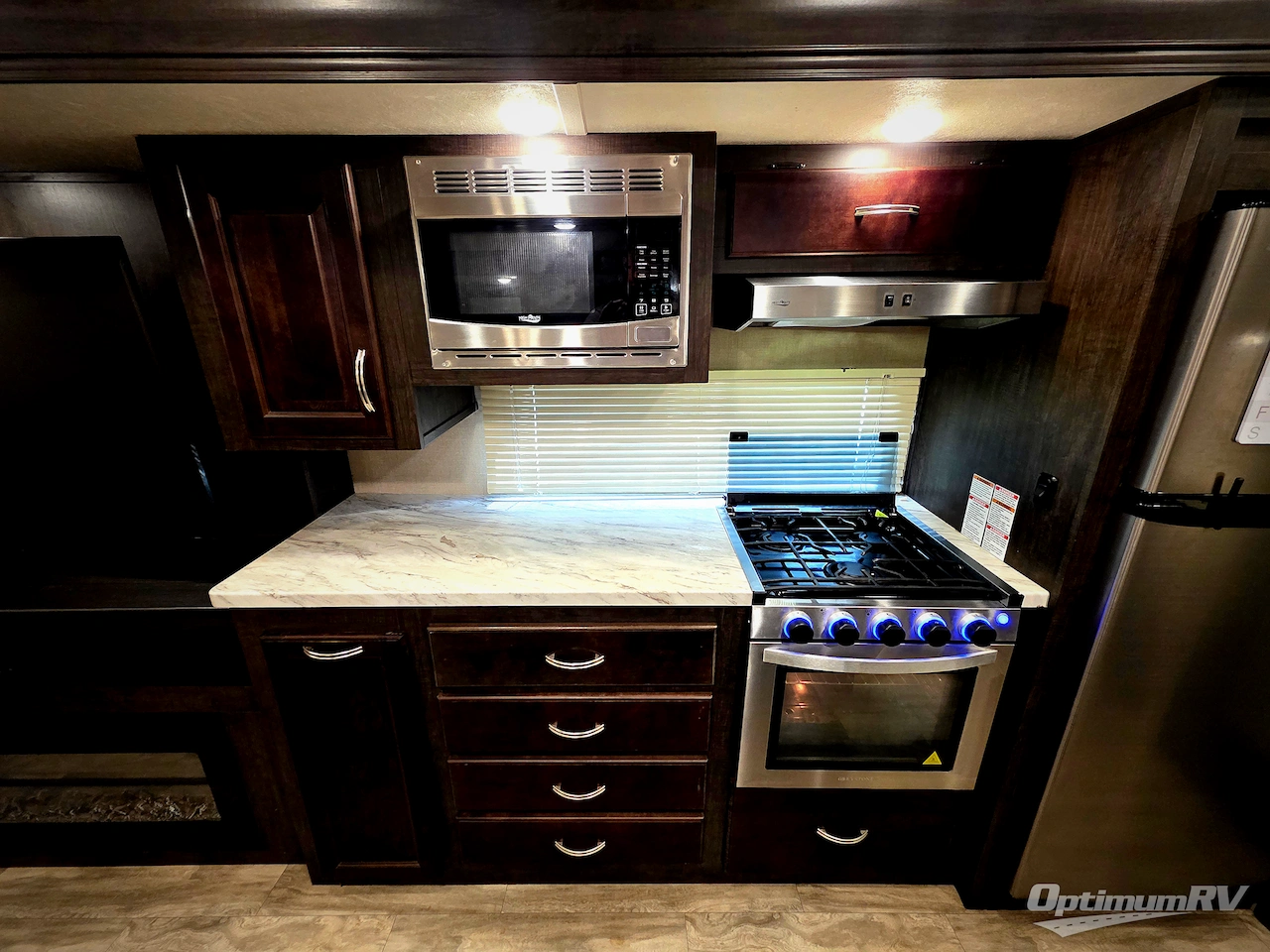 2020 Shasta Phoenix Lite 30RLS Photo 8