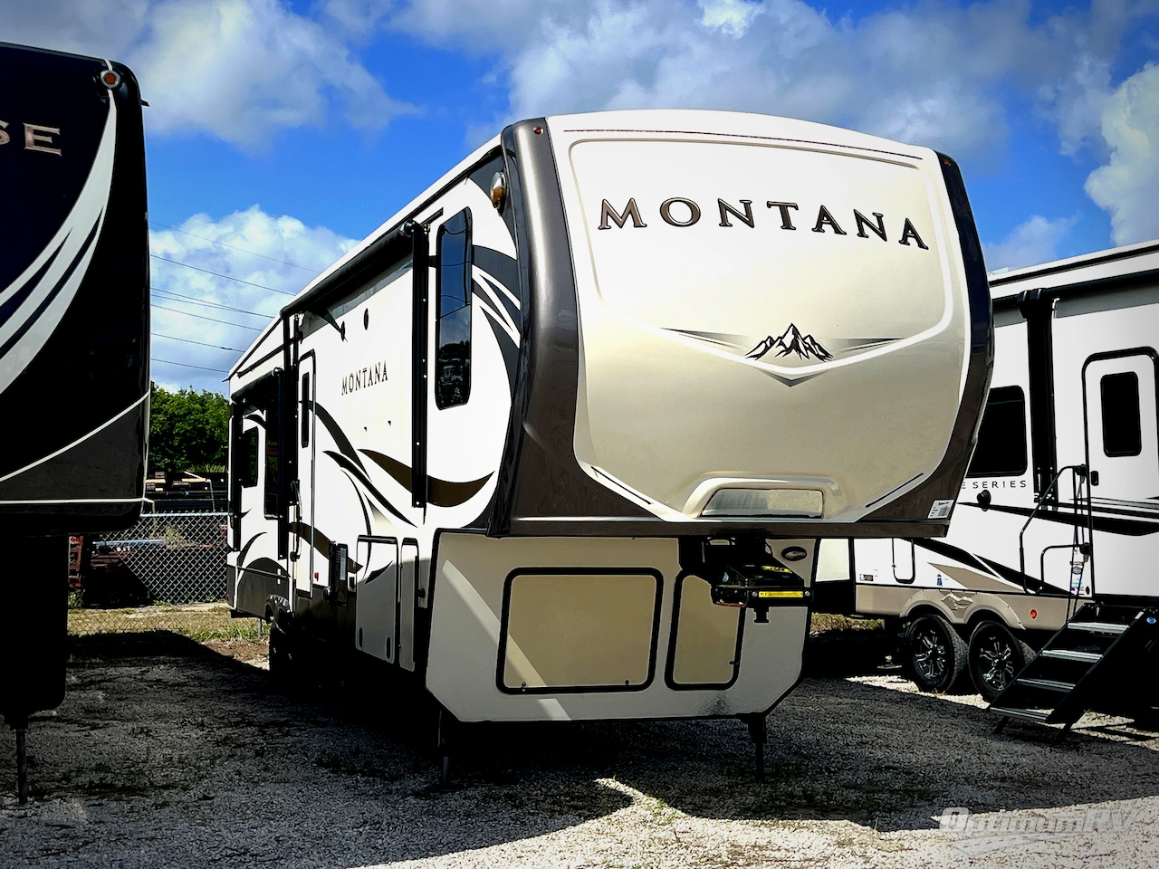 2017 Keystone Montana 3721RL Photo 1