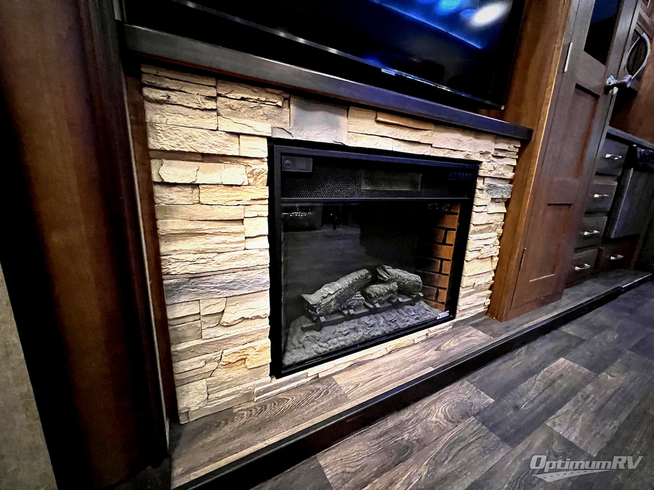 2017 Keystone Montana 3721RL Photo 6