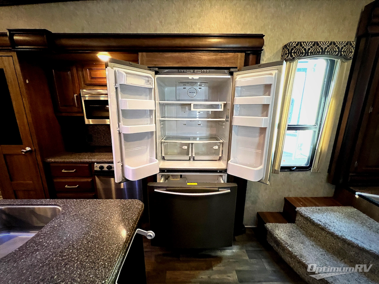 2017 Keystone Montana 3721RL Photo 9