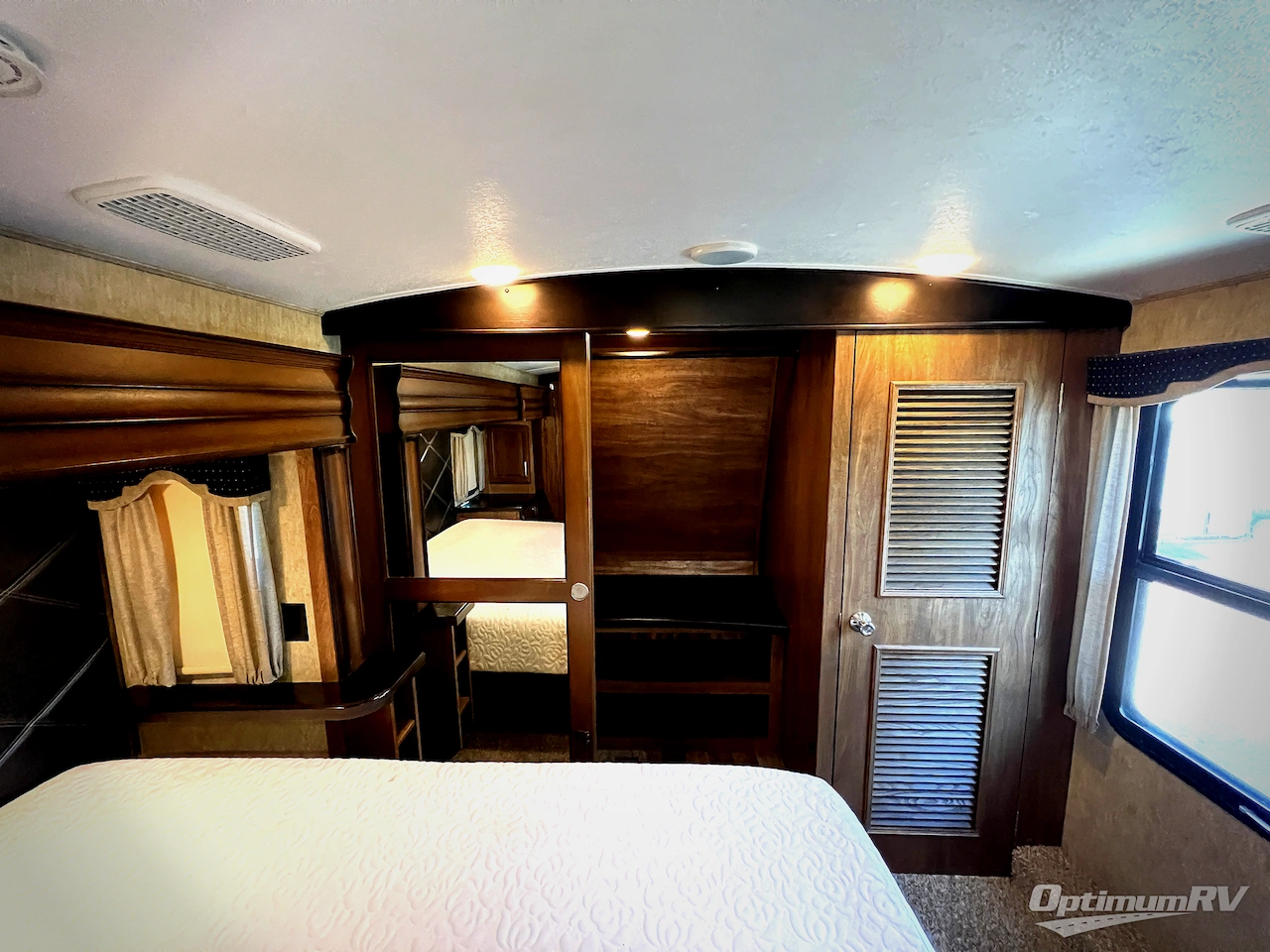 2017 Keystone Montana 3721RL Photo 26