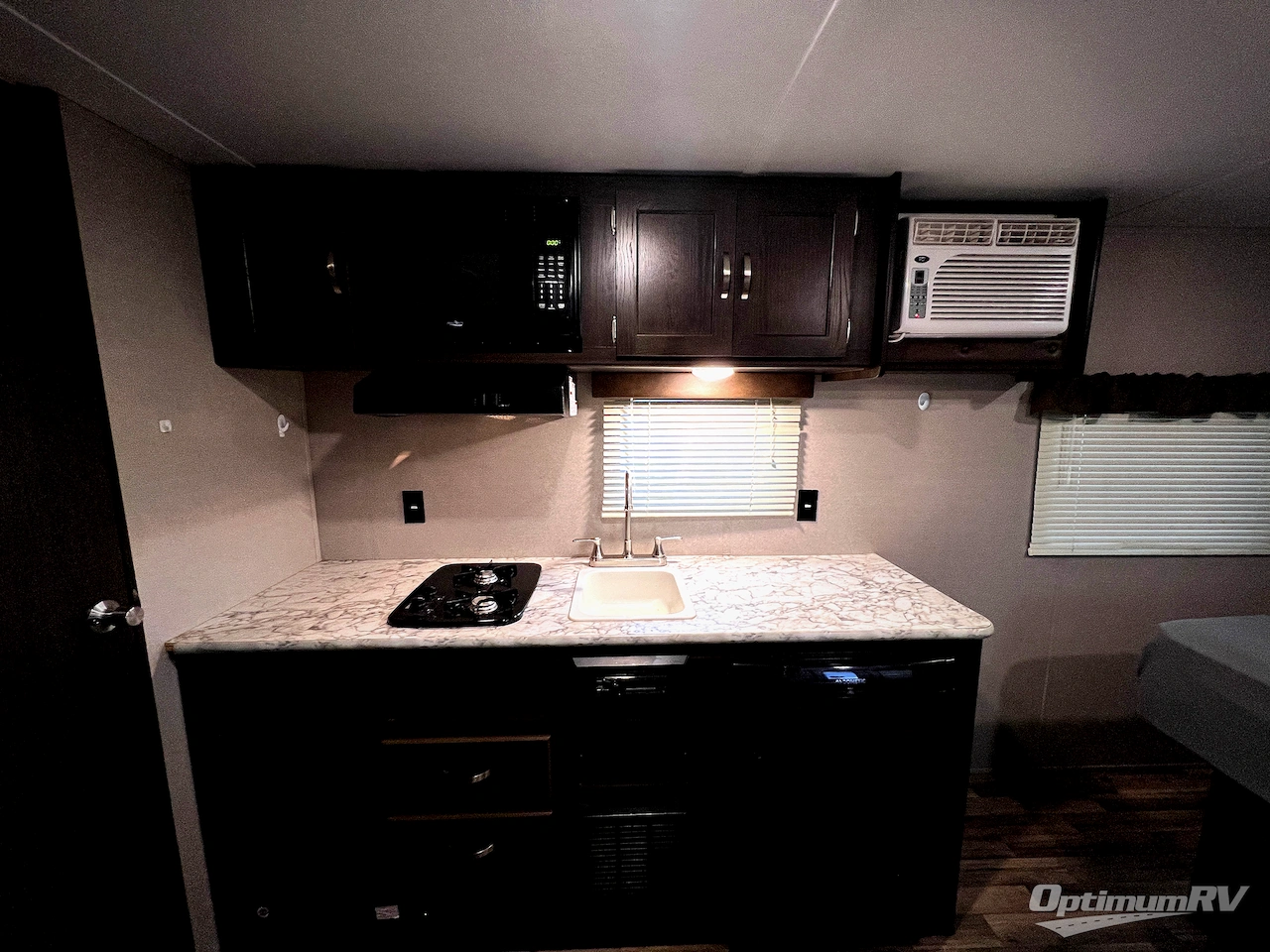 2019 Keystone Springdale Mini 1700FQ Photo 6