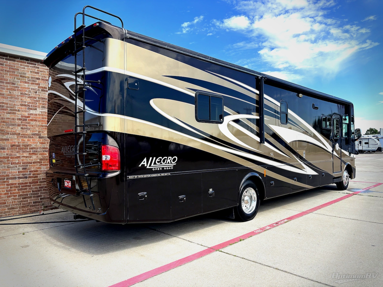 2013 Tiffin Allegro 36 LA Photo 2