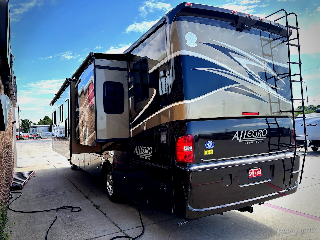 2013 Tiffin Allegro 36 LA Photo 3
