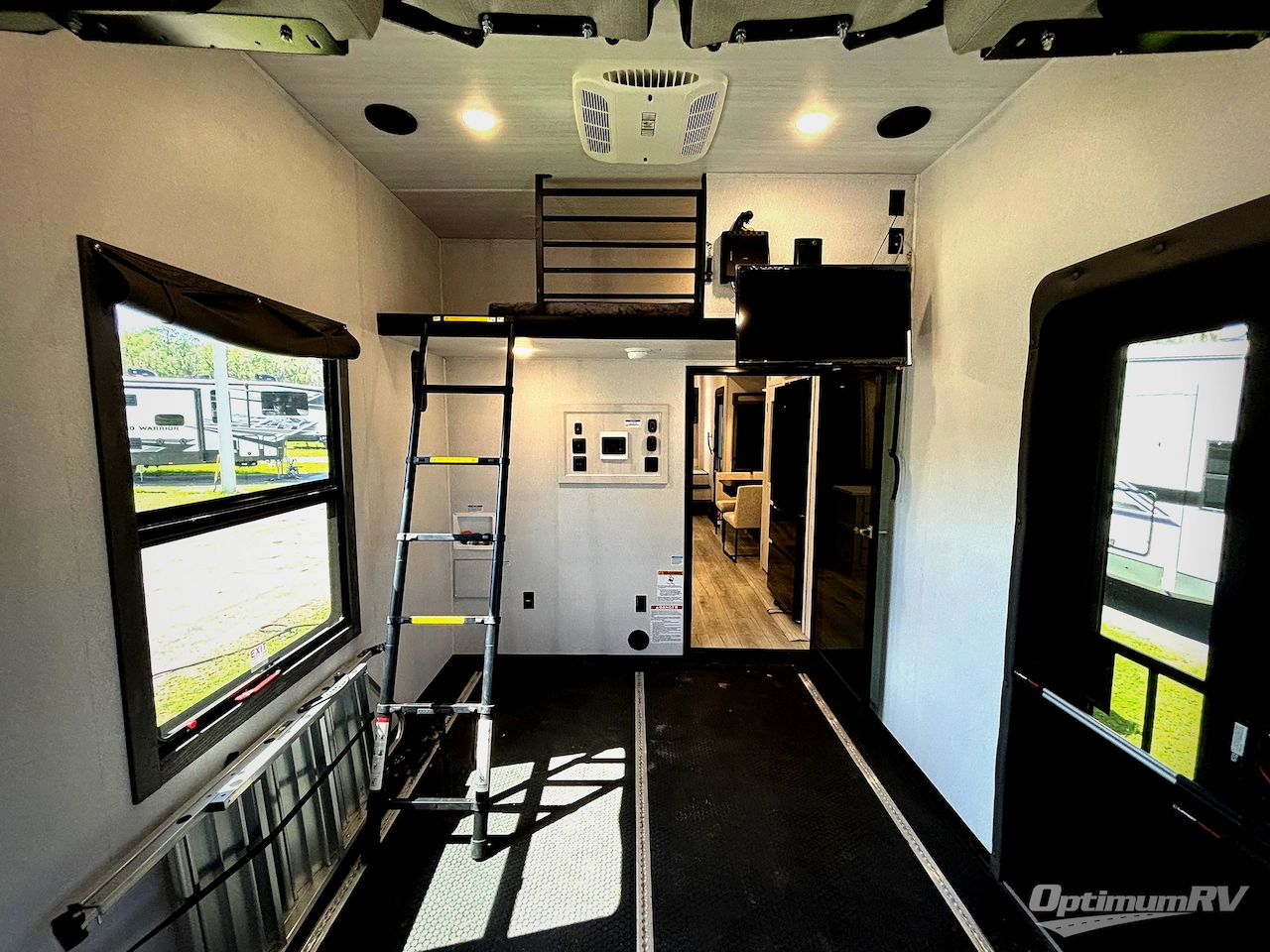 2025 East To West Takoda 399TH Photo 22