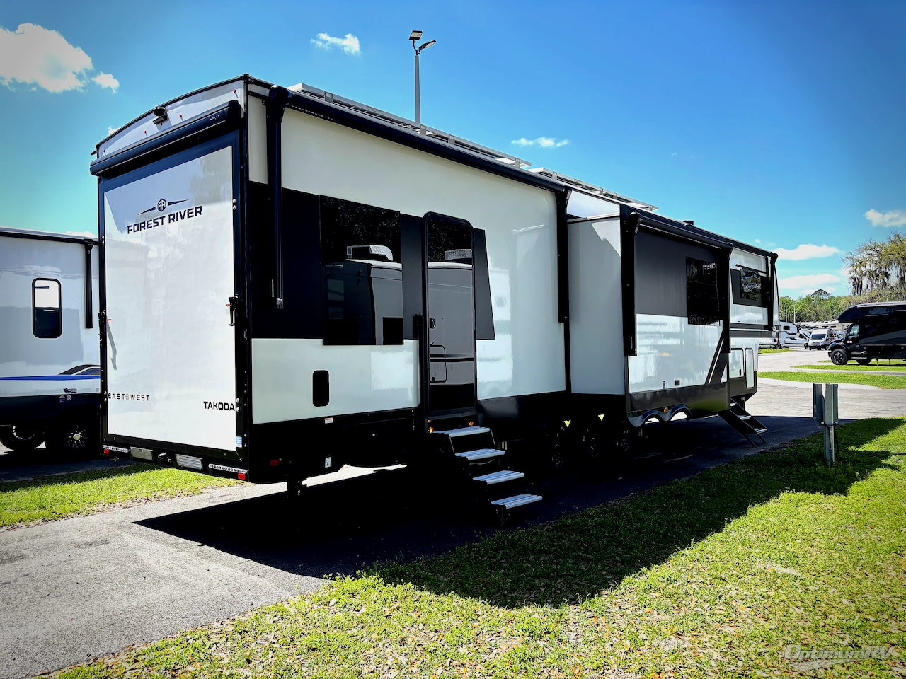 2025 East To West Takoda 399TH Photo 2