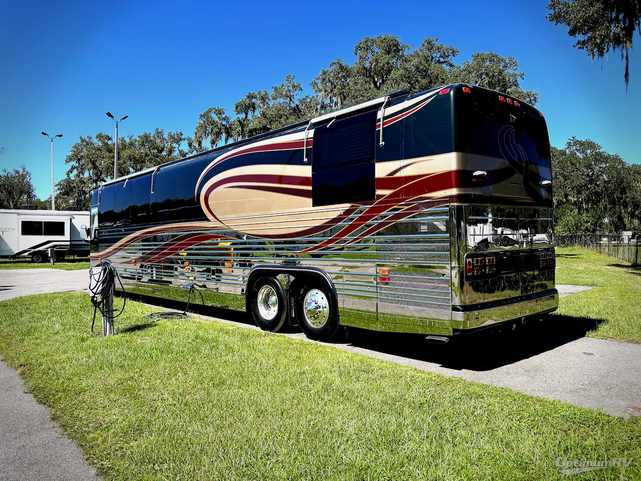 2001 Country Coach Prevost ROYAL Photo 3