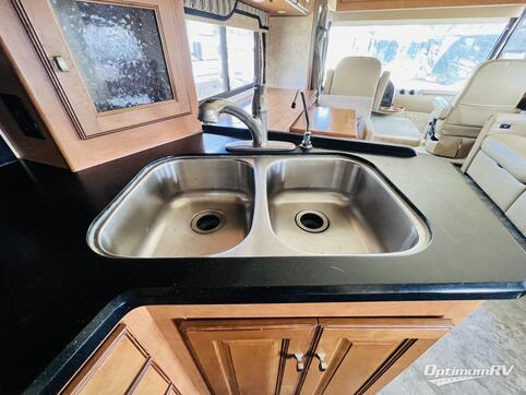 2012 Itasca Suncruiser 37F RV Photo 3