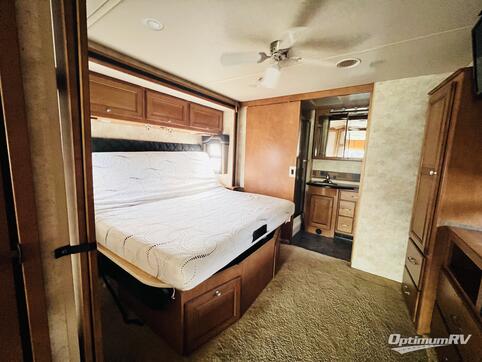 2012 Itasca Suncruiser 37F RV Photo 4