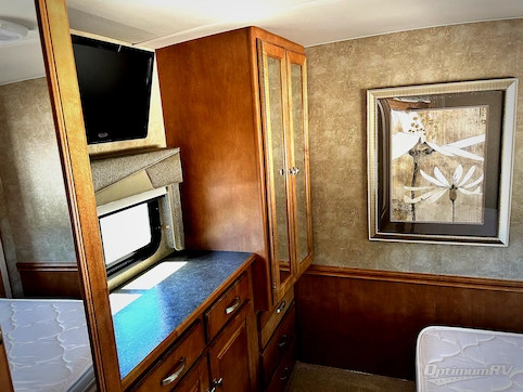 2014 Winnebago Vista 30T RV Photo 3
