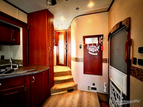 2009 Carriage Cameo 37RES RV Photo 4