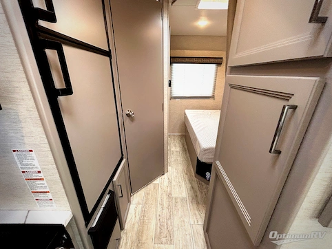 2024 Thor Chateau 22B RV Photo 4