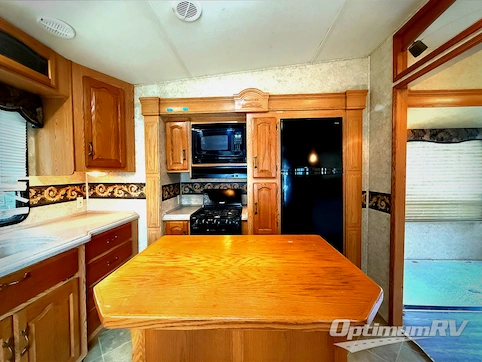 2007 Keystone Montana 3500RL RV Photo 4