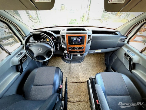 2017 Jayco Melbourne 24M RV Photo 2