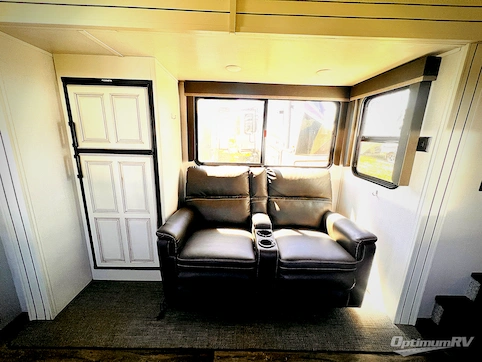 2021 Keystone Cougar Half-Ton 23MLS RV Photo 2
