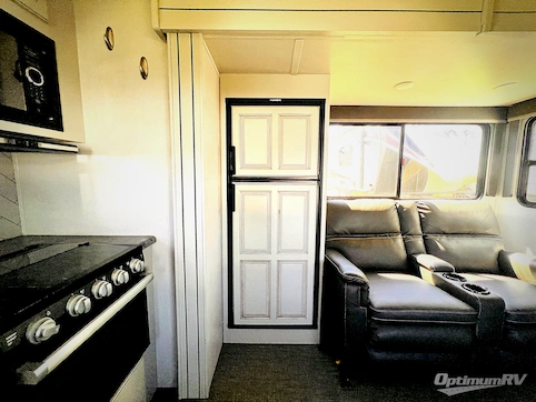 2021 Keystone Cougar Half-Ton 23MLS RV Photo 3