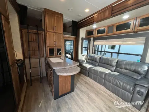 2015 Keystone Carbon 327 RV Photo 2