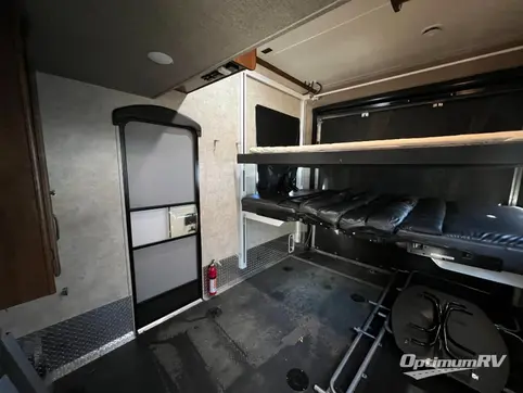 2015 Keystone Carbon 327 RV Photo 3