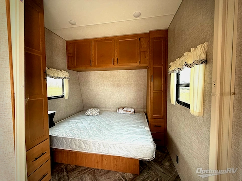 2025 HL Enterprise Hy-Line 38 Premier RV Photo 3