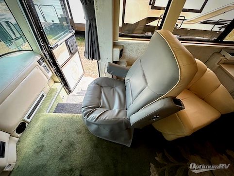 1999 Country Coach Affinity 40 RV Photo 3