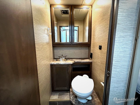 2022 Thor Chateau 28A RV Photo 4