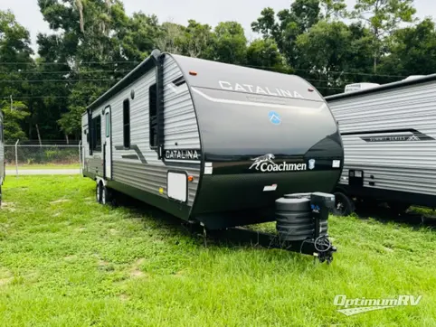 New 2024 Coachmen Catalina Legacy Edition 303RKDS Featured Photo