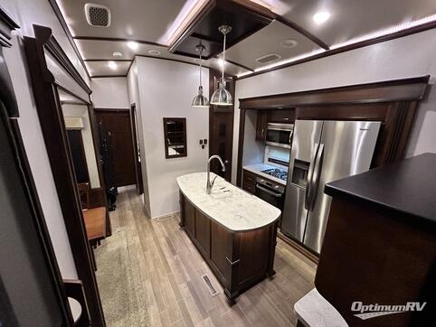 2019 Jayco Pinnacle 38FLWS RV Photo 2