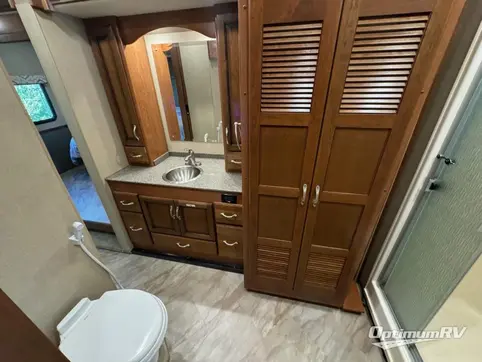 2017 Fleetwood Bounder 35P RV Photo 3