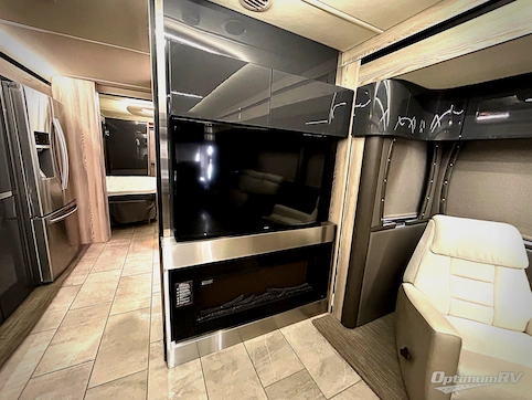 2018 Winnebago Horizon 40A RV Photo 3