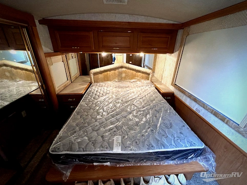 1999 Fleetwood Discovery 37V RV Photo 4