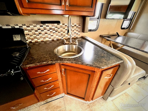 2017 Fleetwood Flair 30U RV Photo 3