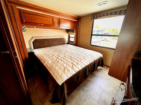 2017 Fleetwood Flair 30U RV Photo 4