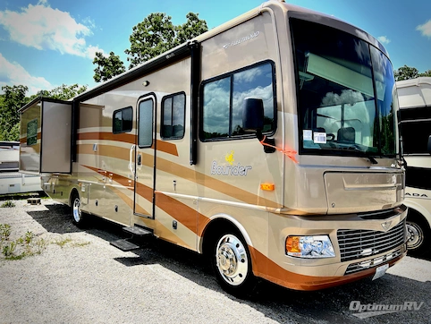 Used 2007 Fleetwood Bounder 35E Featured Photo