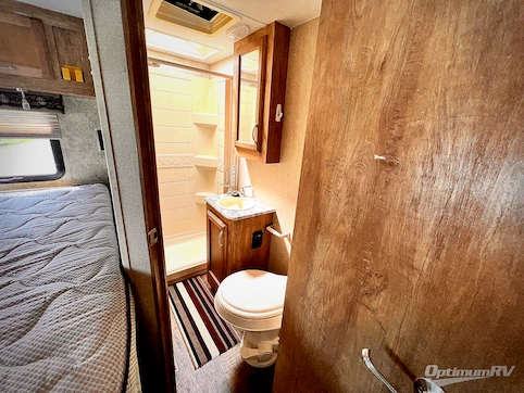2017 Gulf Stream Conquest Class C 6237 RV Photo 4