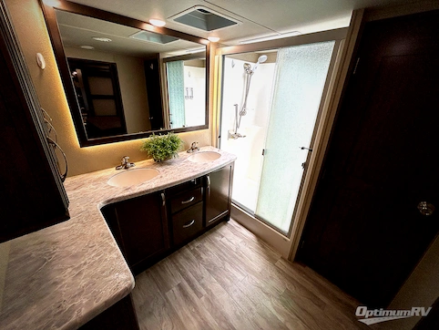 2019 Grand Design Solitude 380FL RV Photo 4