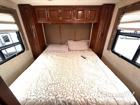 2015 Forest River Georgetown 270S RV Photo 4