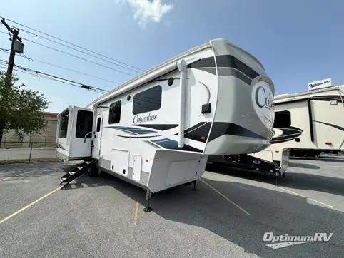 Used 2022 Palomino Columbus 329DV Featured Photo