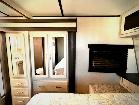 2021 Keystone Sprinter Limited 320MLS RV Photo 4