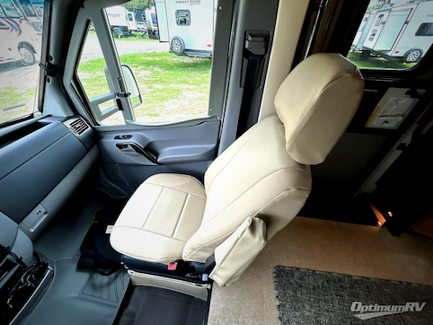 2015 Winnebago View 24M RV Photo 3