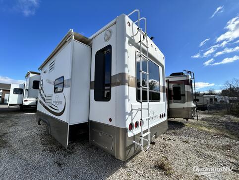 2005 DRV Luxury Suites Mobile Suites 33RS3 RV Photo 2