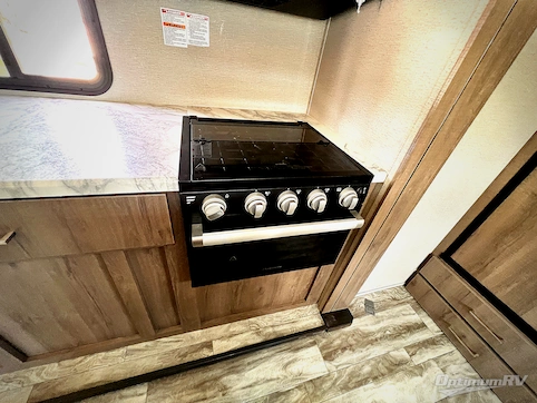 2022 Grand Design Imagine 2670MK RV Photo 3