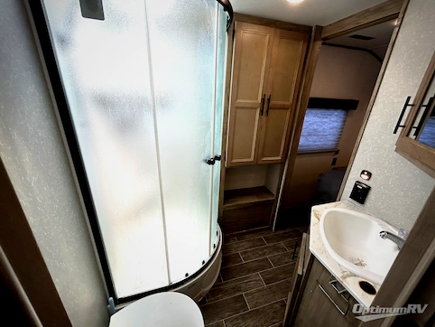 2021 Forest River Cherokee Alpha Wolf 26RL-L RV Photo 3